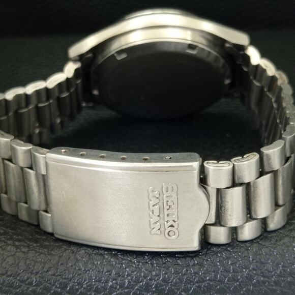 Vintage 1985 Seiko Automatic Mens Silver Watch W/daydate & Patina accents - Picture 2 of 10